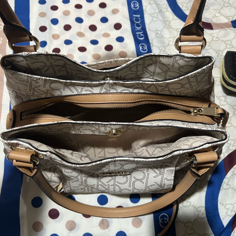 Calvin Klein medium purse. Used - Picture 3 of 3
